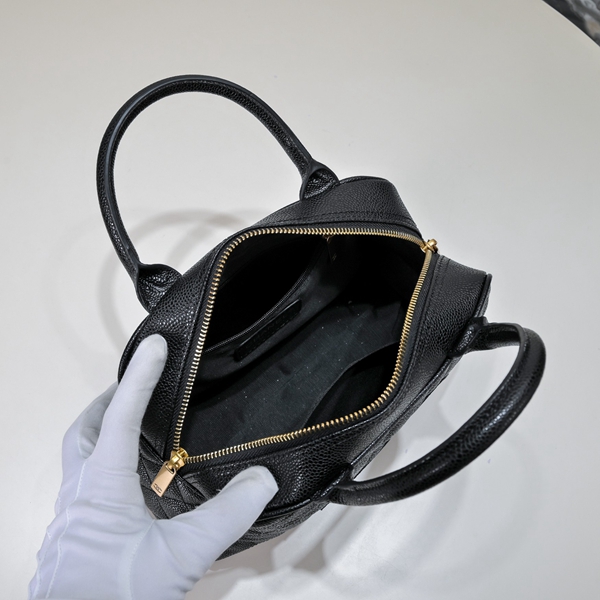 シャネルバッグ着用イメージ